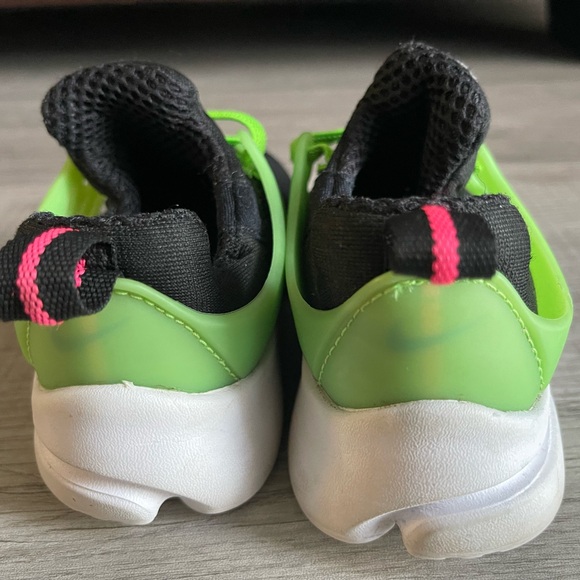 Kid’s Nike Tennis shoes size 8 - Picture 4 of 6